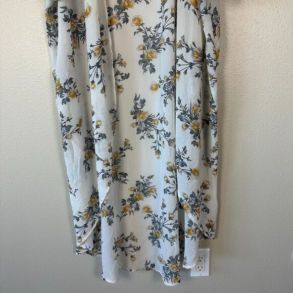 Torrid Floral Kimono in White and Yellow - Picture 5 of 9